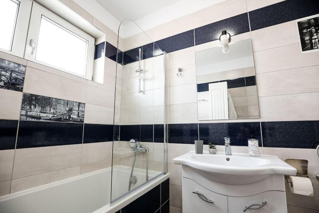 Modern Condo With Parking, Sibiu Luaran gambar